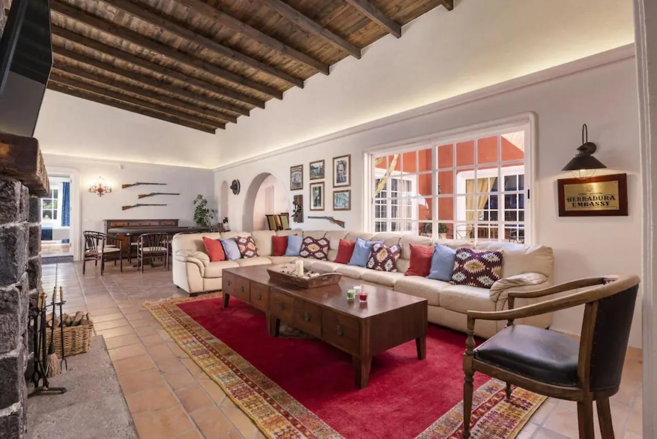 Karat Hacienda Miranda Villa Charco del Pino